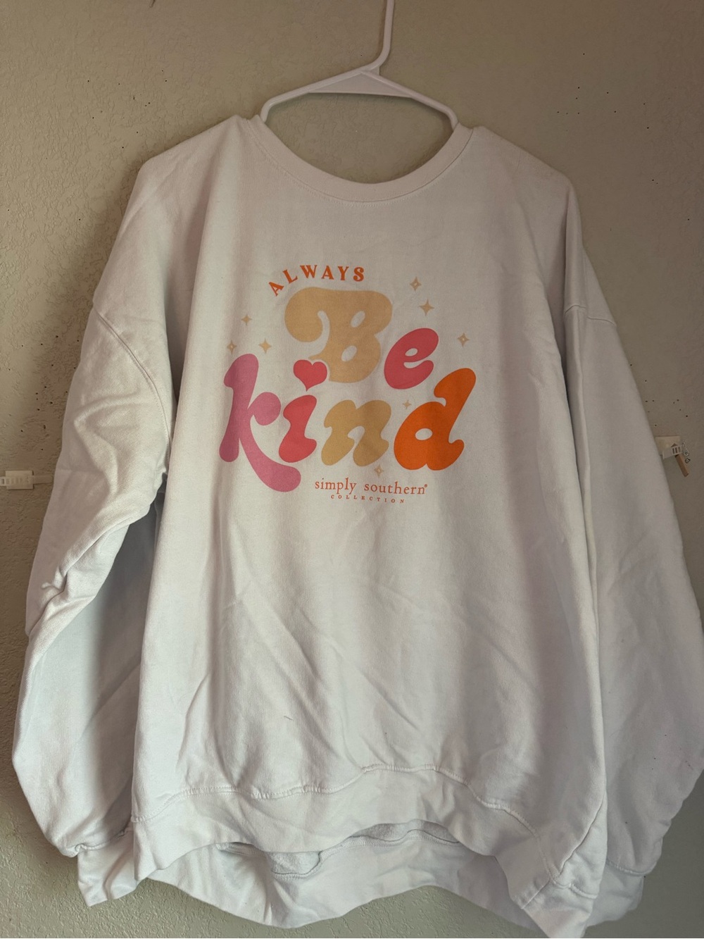 Simply Southern White 'Be Kind' Colorblock Graphic Sweatshirt